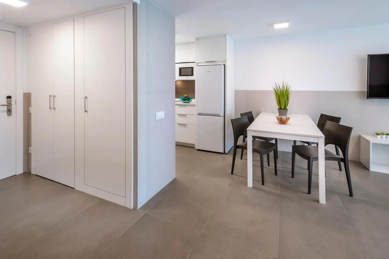 Апартаменты Rentalmar Salou Playa Family Suites & Pool