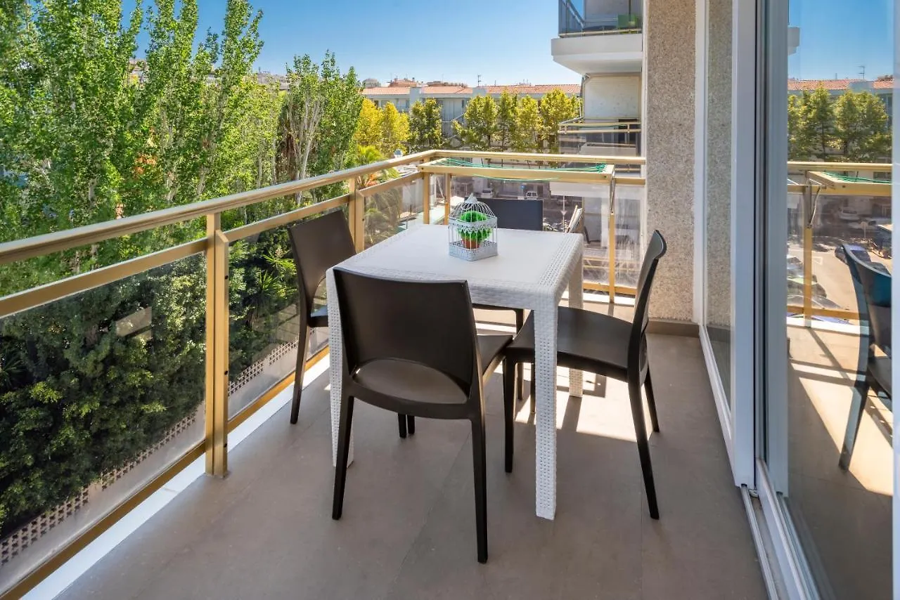 Rentalmar Salou Playa Family Suites & Pool